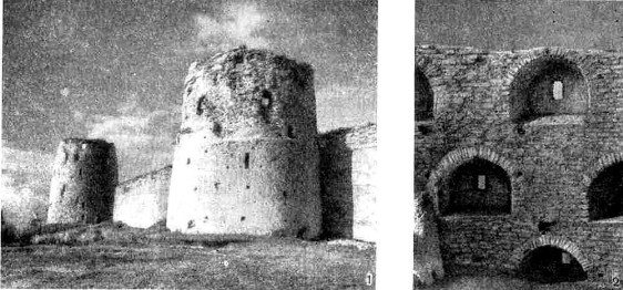 Крепостные башни. 1 – Изборск; 2 – Псков. Покровская башня (XVI в.), вид изнутри